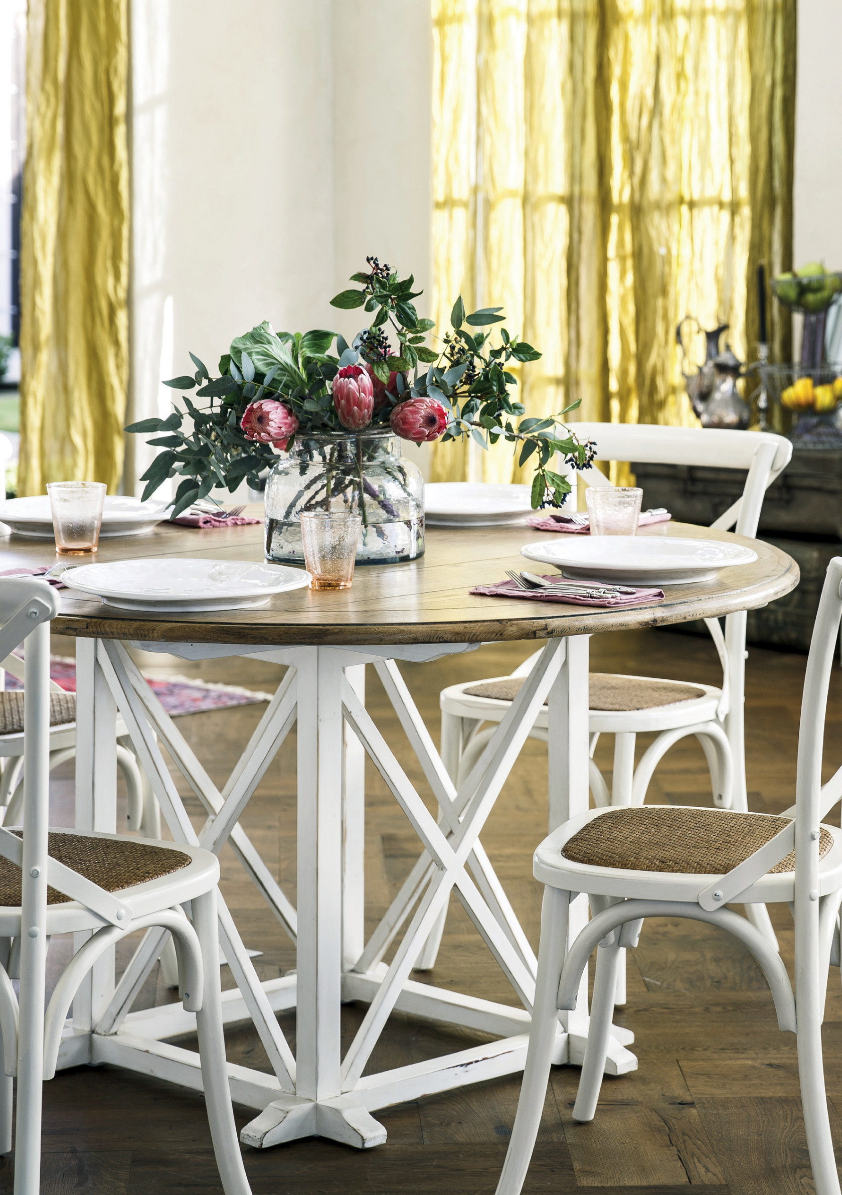 early settler round dining table